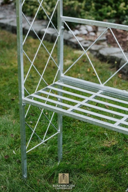 Rosenbogen ELENA mit Bank