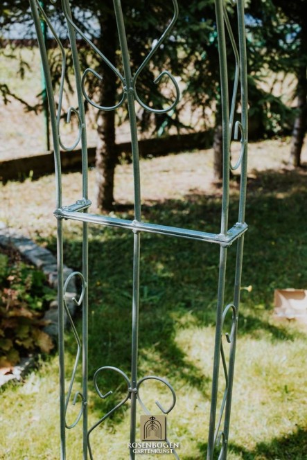 Rosenbogen HALBOVAL